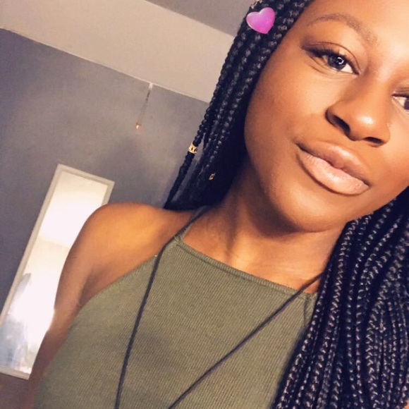 Meet your Posher, Racquel - Picture 1 of 1